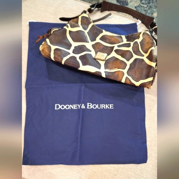 Dooney & Bourke Giraffe Print Large Handbag Unusual Style - Picture 11 of 11